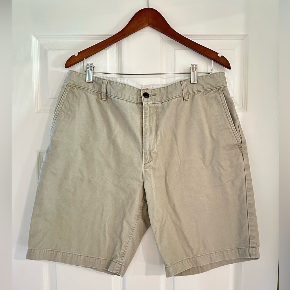 Dockers men’s khaki 9.5” inseam shorts, size 36.